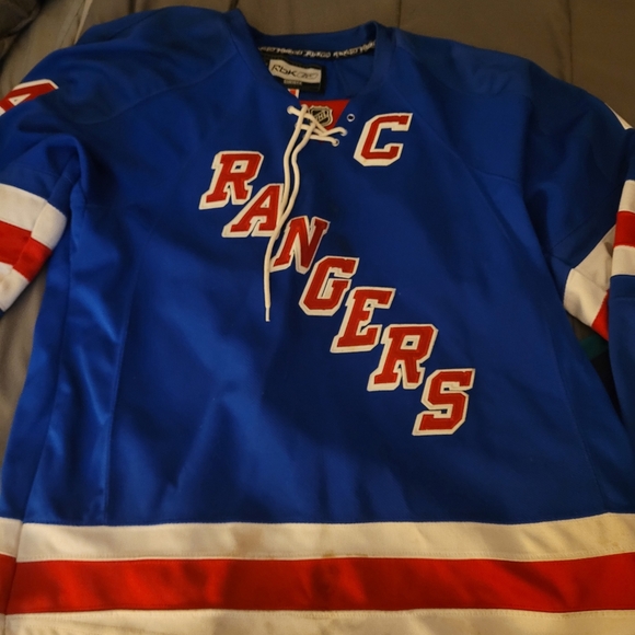 2007-2017 NY Rangers blue home 24 Ryan Callahan C - Picture 1 of 2